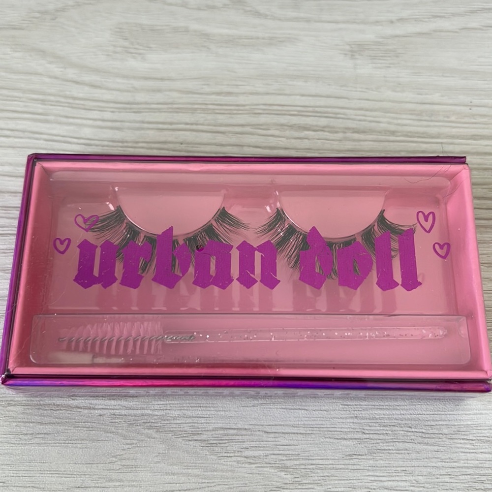 Urban Doll Bedroom Eyes lashes NIB